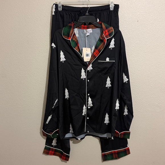 Averie Men’s Angelo Two Pieces Pajama Set Christmas Tree Festive Photo Sesion - Picture 2 of 7